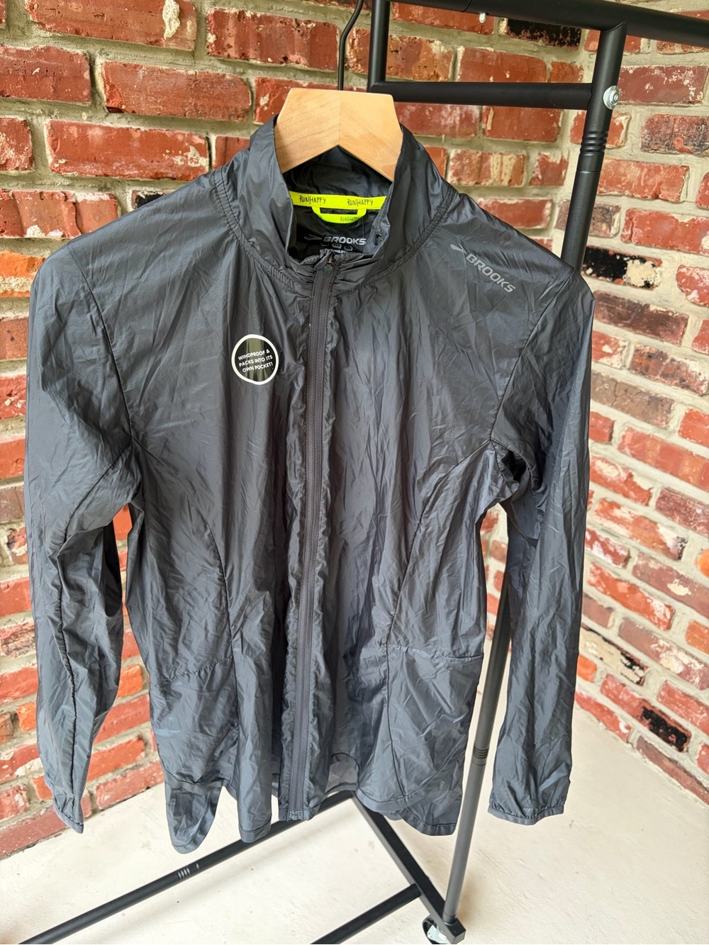Brooks Running Gray LSD Lightweight Windbreaker with Reflective Logo Size M NWT